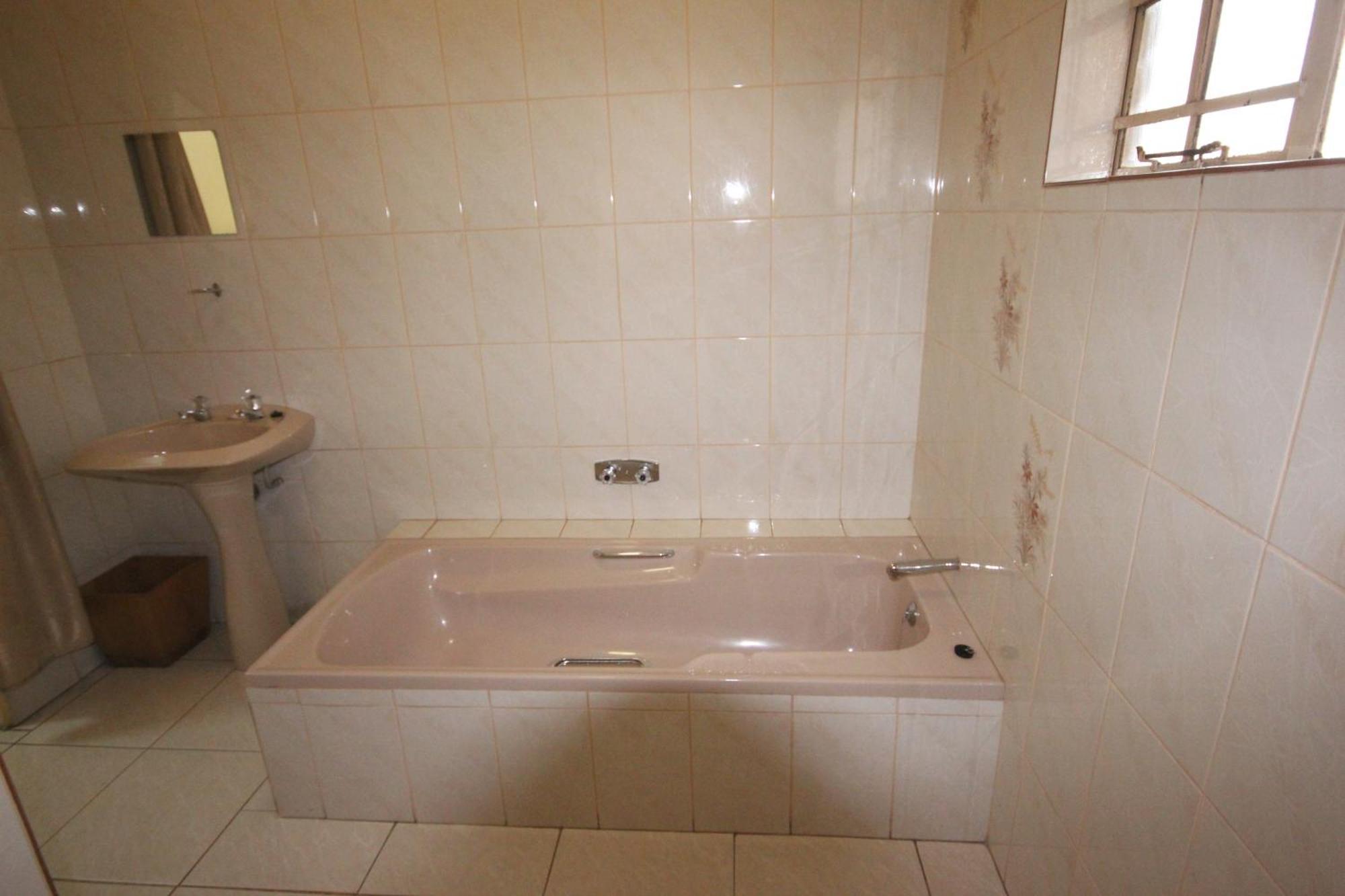 Ingwe Guesthouse Mbombela Exterior photo