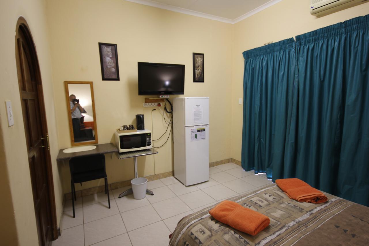 Ingwe Guesthouse Mbombela Exterior photo